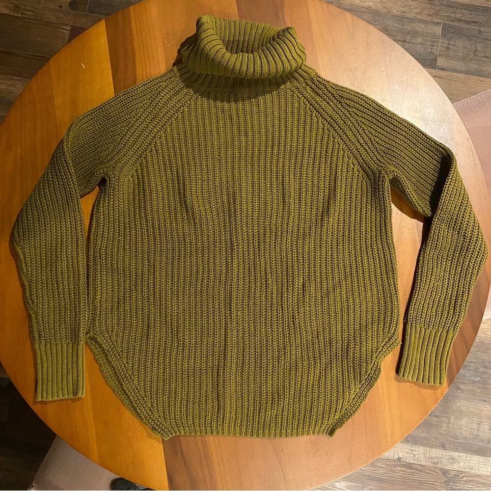 Green Thick Turle Neck